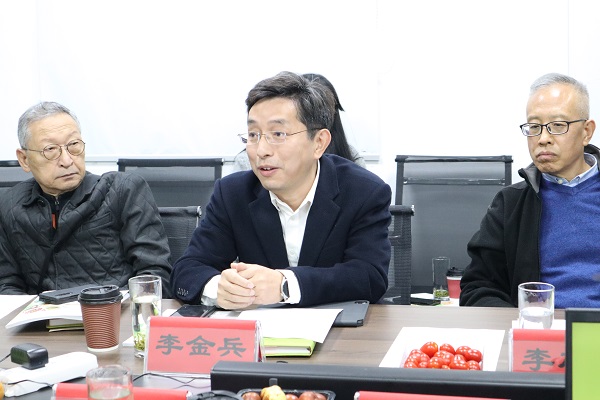 江北新区生命健康产业发展党工委委员、管办副主任李金兵
